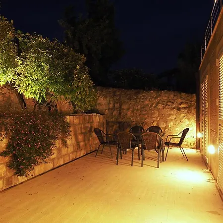 Apartamento For 22 Pax In *